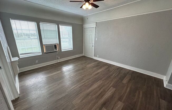 1409 West Woodlawn Avenue