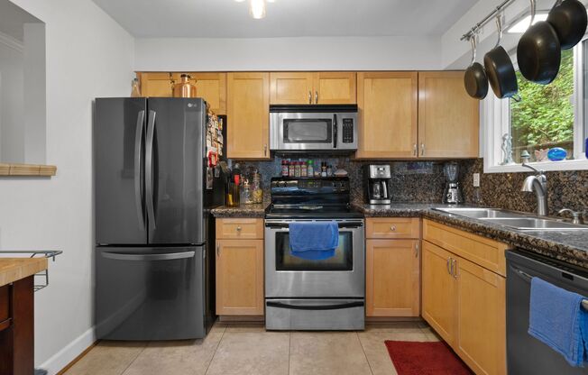 2 beds, 1 bath, $2,195, Unit # 1