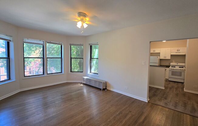7722-28 N. MARSHFIELD