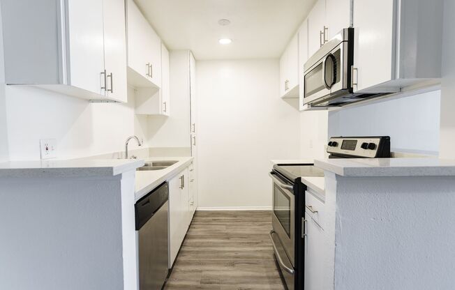 2 beds, 2 baths, 895 sqft, $1,998, Unit 108