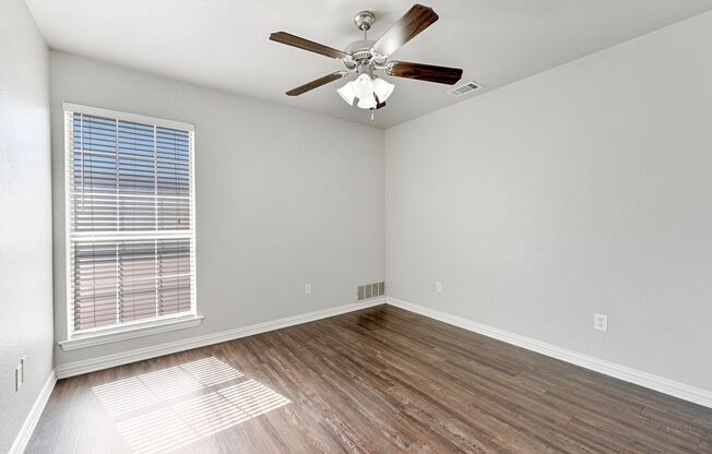 3 beds, 2 baths, 1,110 sqft, $1,495, Unit T350-101