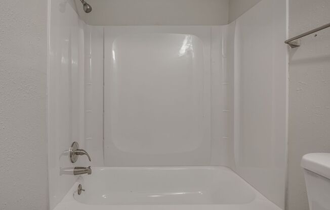 1 bed, 1 bath, 750 sqft, $880, Unit 5905-203