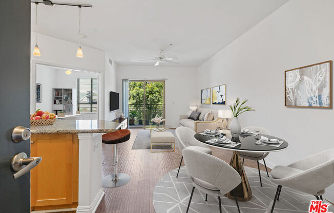 1 bed, 1 bath, 910 sqft, $2,900, Unit 355