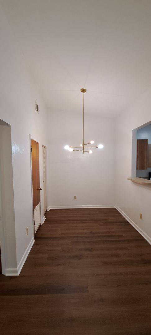 2 beds, 1 bath, $1,050