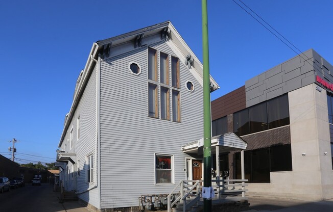 2456 CLYBOURN