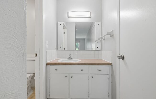 2 beds, 1 bath, 900 sqft, $1,539, Unit 220