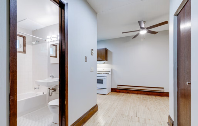 1 bed, 1 bath, 557 sqft, $975, Unit 233-308