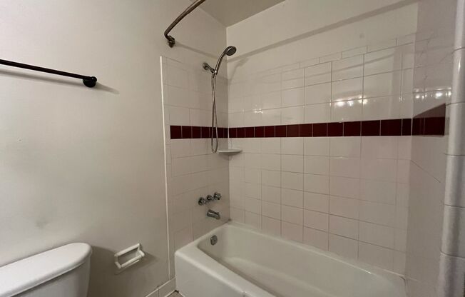 1 bed, 1 bath, $1,025, Unit 211