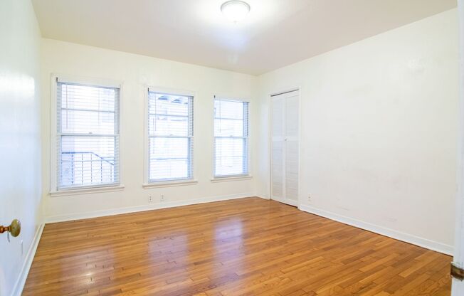 2 beds, 1 bath, $1,295