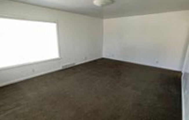 2 beds, 1 bath, 1,077 sqft, $1,250, Unit 380 N 200 E