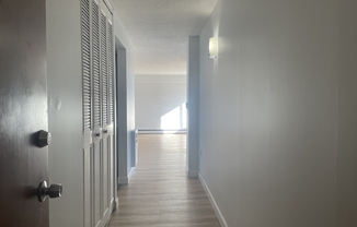 2 beds, 1 bath, 940 sqft, $2,350, Unit 13M