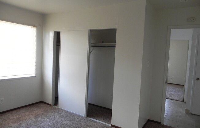 2 beds, 1 bath, 950 sqft, $2,375, Unit 4831 Overend Ave