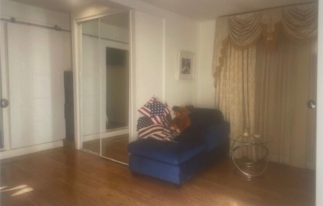 1 bed, 1 bath, 450 sqft, $1,950