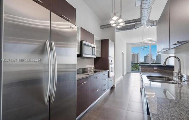 3 beds, 2 baths, $4,300, Unit # 818