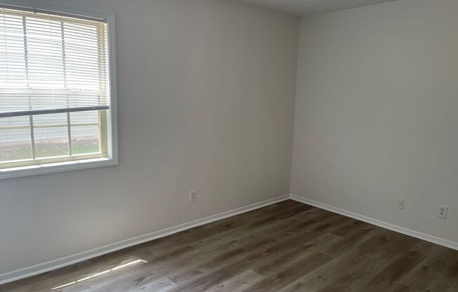 2 beds, 1 bath, $775, Unit P-G7