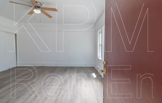 231 E 6 ST