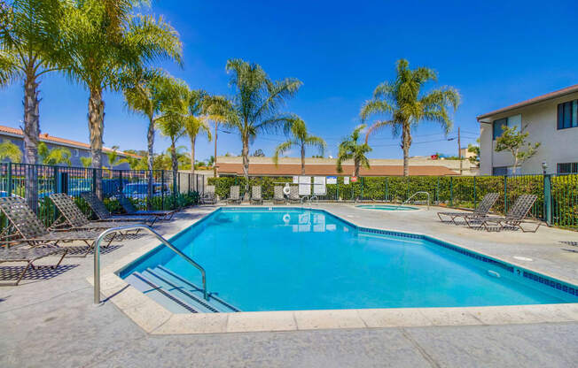 Harbor Cliff Apartments Lifestyle - Pool