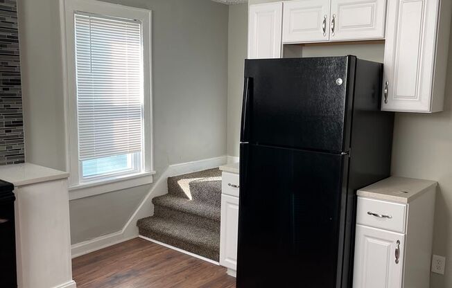 2 beds, 1 bath, $1,250, Unit 693