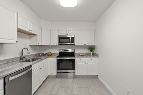 20 HAMMOND POND PKWY