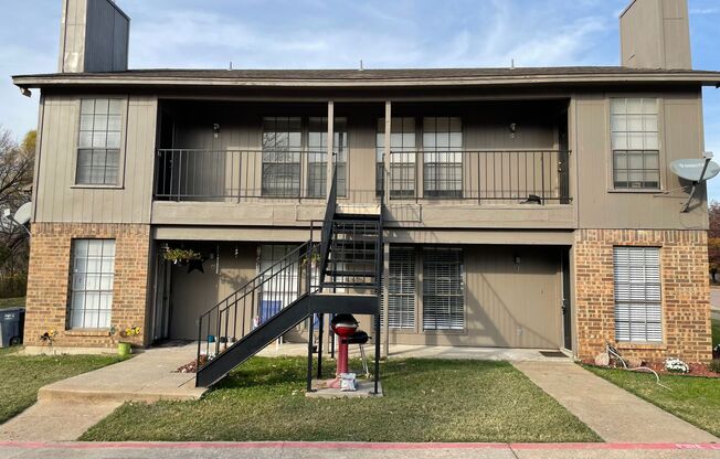 2 beds, 1.5 baths, 800 sqft, $1,195