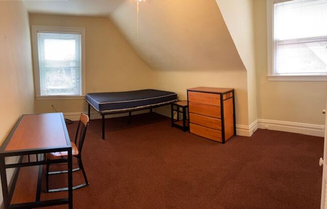 1 bed, 1 bath, $740, Unit 2