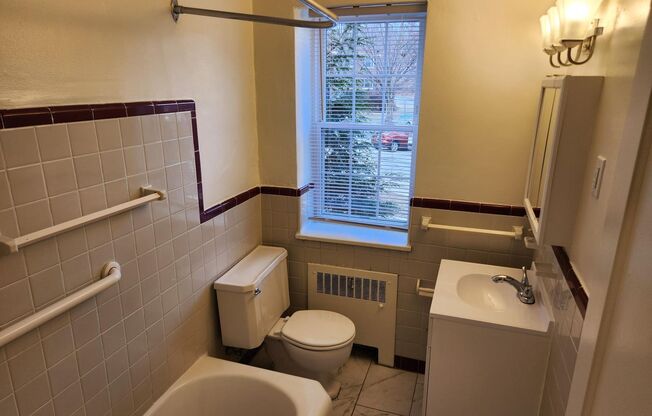 2 beds, 1 bath, 897 sqft, $2,335, Unit B-07