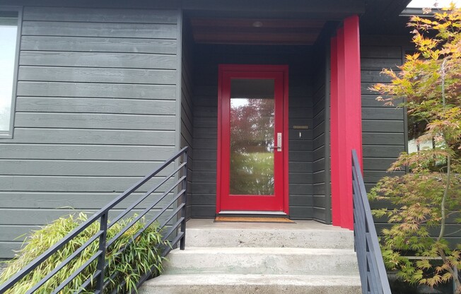Beautiful Modern Custom Home in Great Salem Neighborhood!