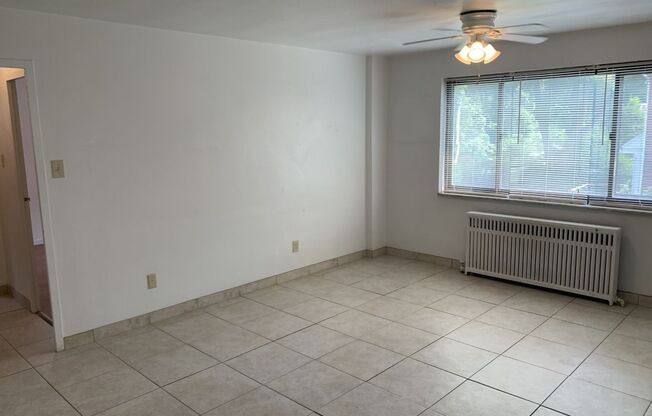1 bed, 1 bath, 529 sqft, $1,375, Unit B4