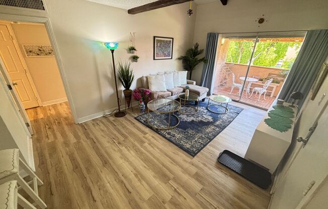 Fully Furnished 1Bed/1Bath Condo in Central Las Vegas Near UNLV