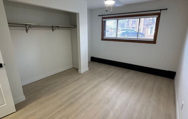 2 beds, 1 bath, 1,050 sqft, $995, Unit 215-307B