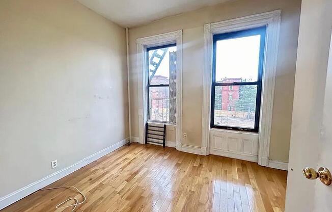 294 WILLOUGHBY AVE