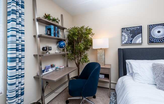 Faxon commons bedroom with desk
