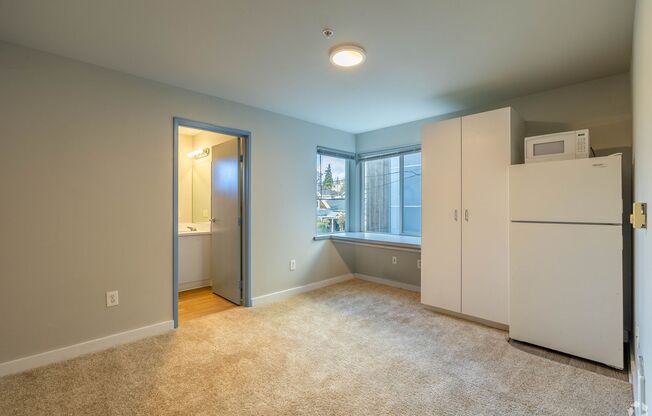 Campus Heights: Leasing Specials! U District Renovated Studios Now Available