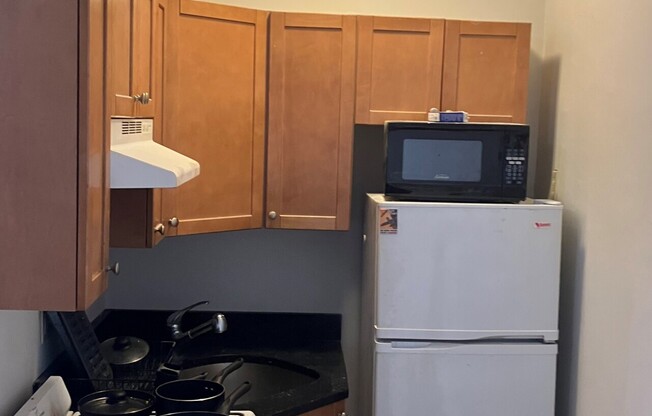 Studio, 1 bath, $2,400, Unit 38