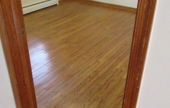 2 beds, 1 bath, 903 sqft, $1,210, Unit E-2