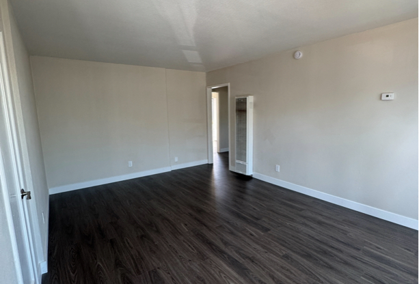 253 LANSING WAY