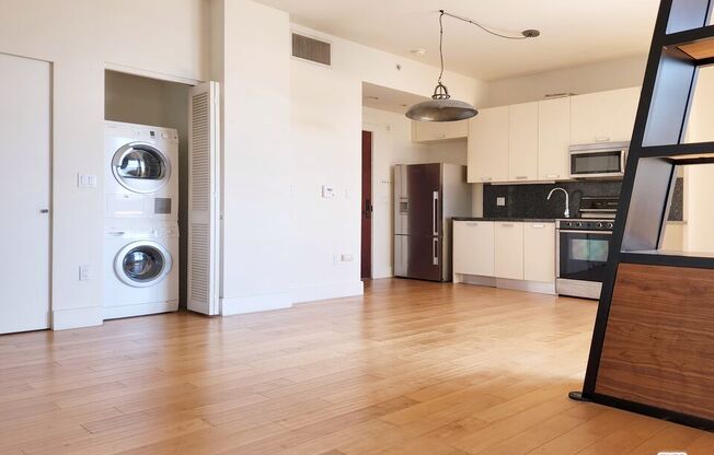 Studio, 1 bath, 600 sqft, $1,950, Unit 908