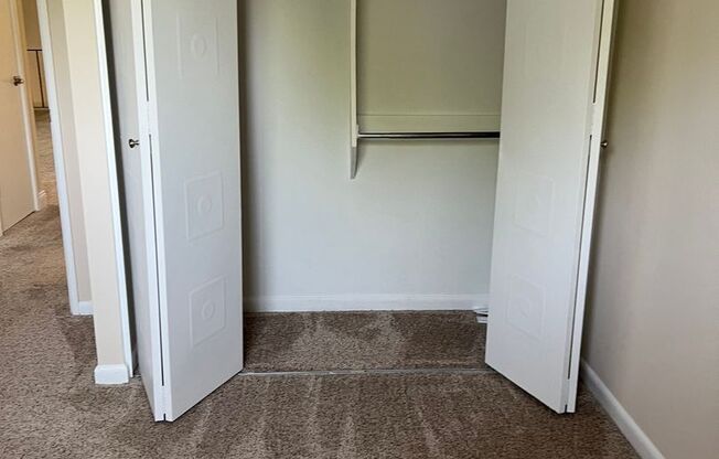 2 beds, 1 bath, $1,725, Unit D05
