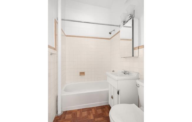 Studio, 1 bath, 350 sqft, $3,500, Unit 2E