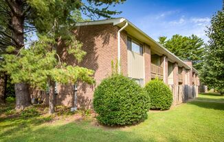 Spacious 1 Bedroom, 1.5 Bath Townhouse – Minutes from Nashville