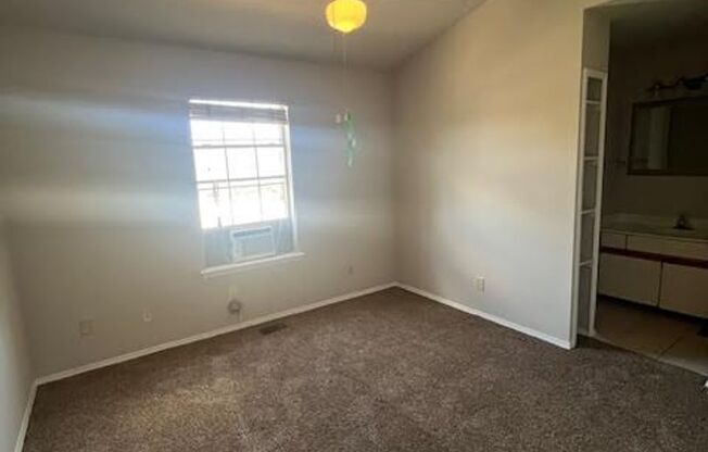 2 beds, 2 baths, $1,250, Unit UNIT 1E