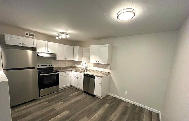 2 beds, 1 bath, 800 sqft, $810, Unit 32