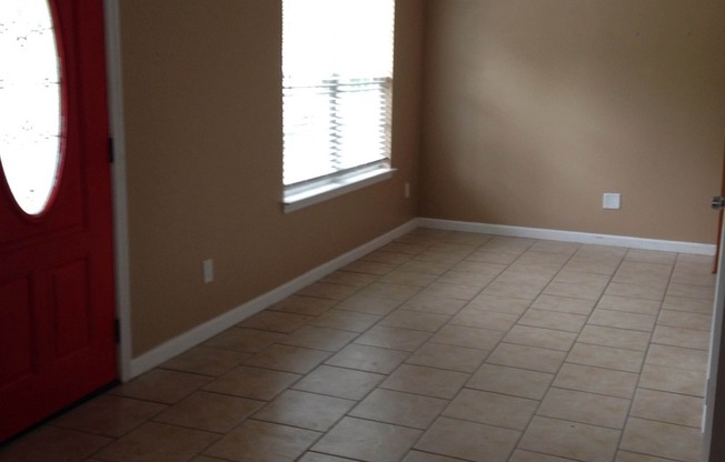 Conveniently Located Near Tyndall AFB! *1/2 Off Security Deposit for Active-Duty Military!!*