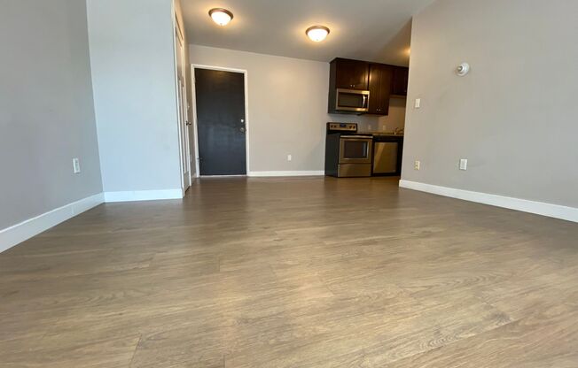 1 bed, 1 bath, $1,100, Unit 102