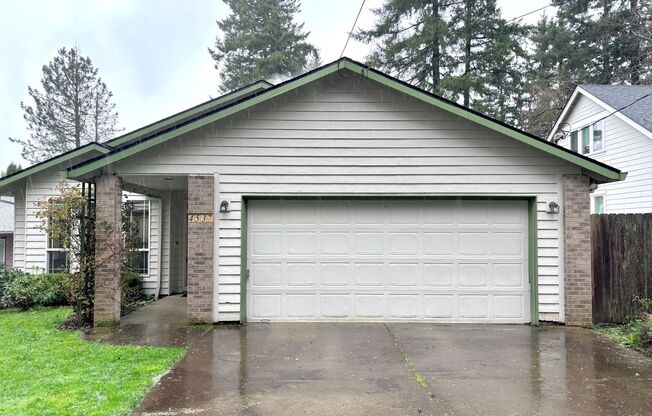 Spacious Ranch Style Home w/ private patio and yard, 2 car garage and vaulted ceilings