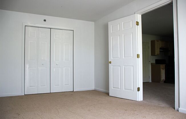 2 beds, 1 bath, 927 sqft, $1,900, Unit 723