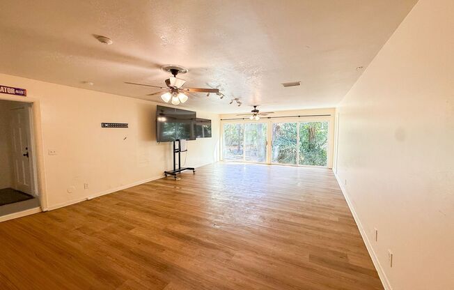 Large 9 Bedroom House In Walking Distance to Sorority Row