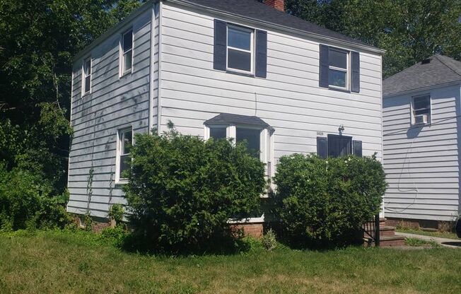 Charming 3-Bedroom Property in Prime Location
