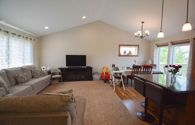 Spacious 4-Bedroom Home with Scenic Views Near Hadley Creek Golf Course