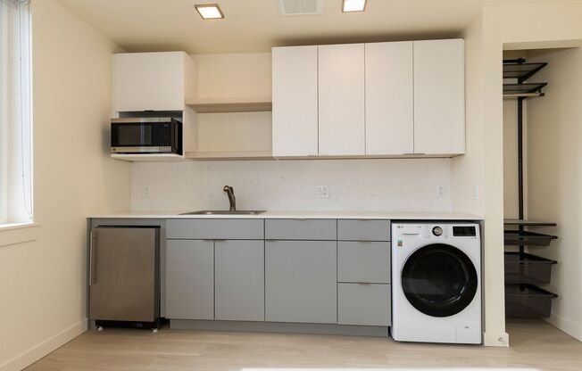 Studio, 1 bath, 254 sqft, $1,245, Unit 409